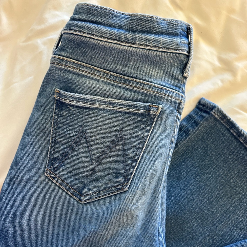 Mother The Lil Weekender Flare Jeans Size 25 in Layover Wash - Picture 2 of 9